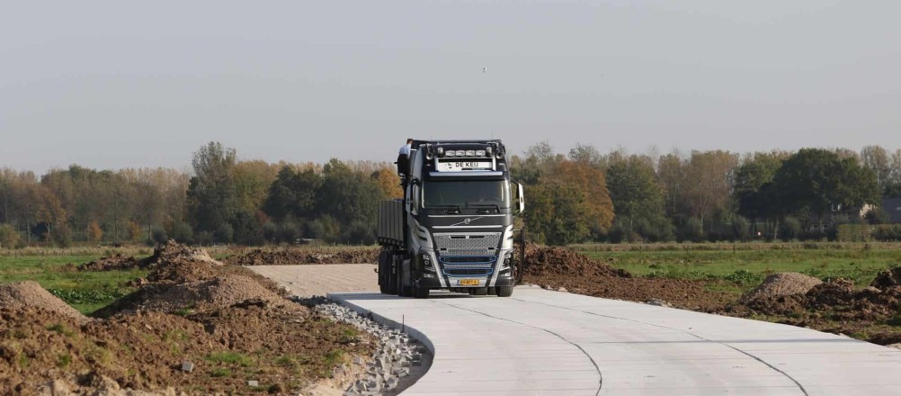 Betonplaten vrachtwagen