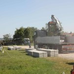 Betonplatten verlegen mit LKW | Betonplatten verlegen auf erde