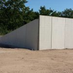 Stützmauern platzieren mit LKW | De Keij