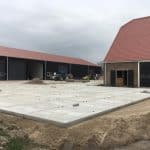 Boerderij erfverharding met betonplaten 200x200 cm | De Keij