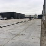 Betonplatten verlegen mit LKW | De Keij
