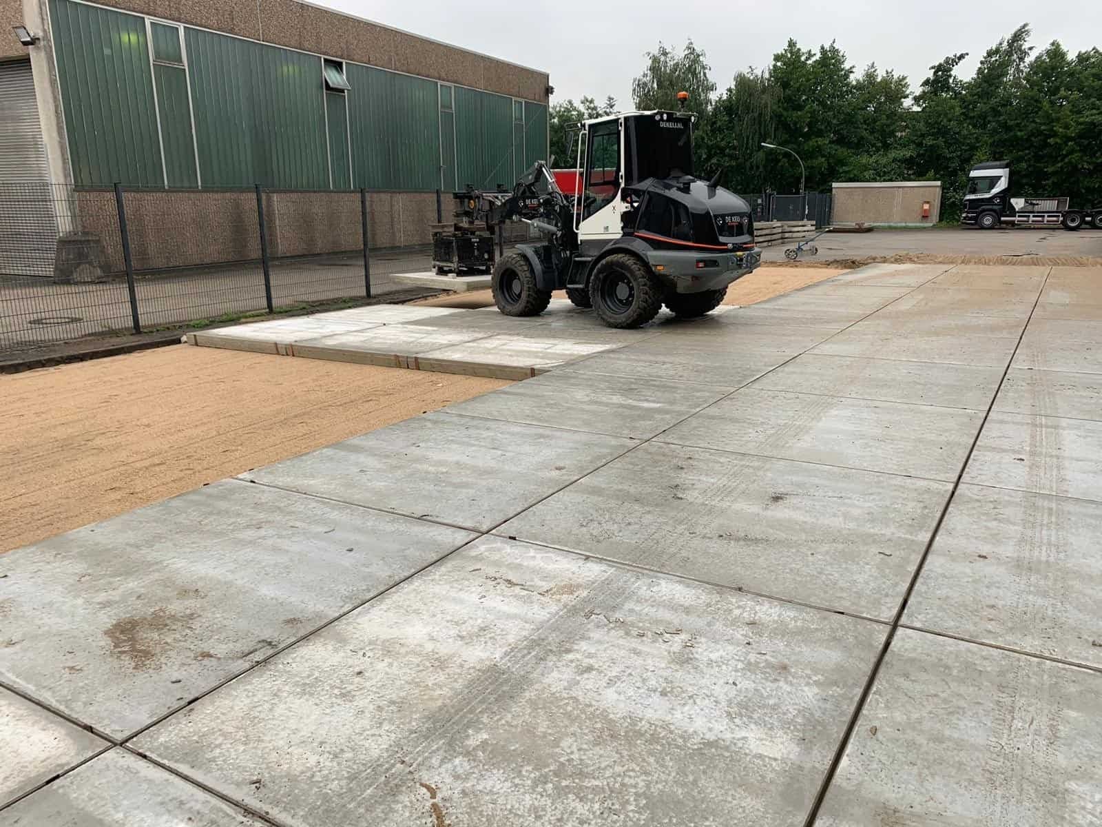 Betonplatten verlegen mit Radlader | De Keij