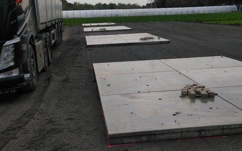 Betonplatten grau | Pferdestall-Bodenbelag | Betonplatten Pflaster | De Keij