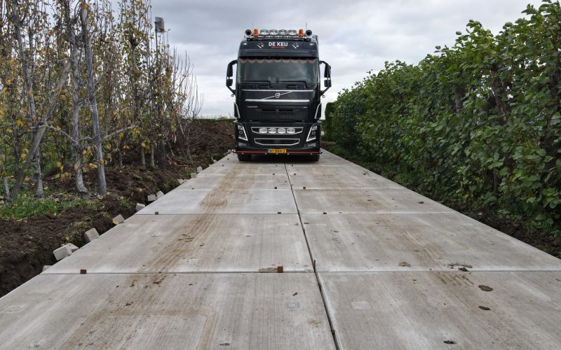 Betonwege Obstplantage Betonplatten | De Keij