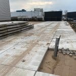 Betonplatten verlegen mit LKW | De Keij
