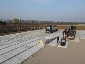 Betonplatten kaufen | Betonpflaster Containerfläche | De Keij