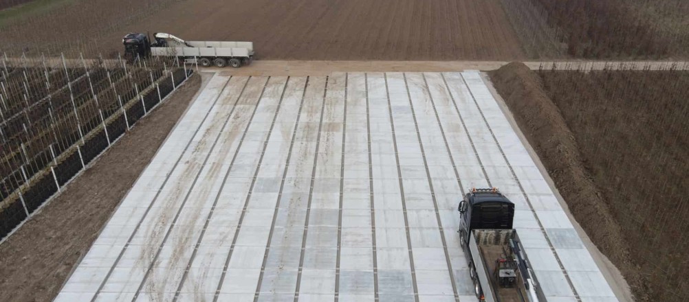 Betonplatten für Containerfläche | Betonplatten 200x200 cm | De Keij